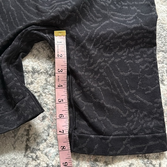 Gymshark Adapt Animal Seamless Shorts - Picture 6 of 9